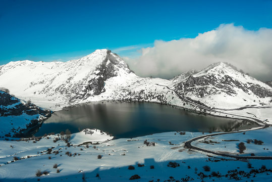 A cabin in the Enol lake