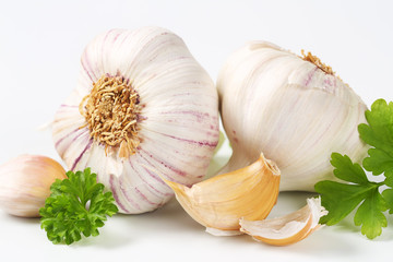 Fresh garlic bulbs and cloves
