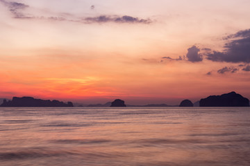 Fototapeta na wymiar Tropical sunset on the beach.