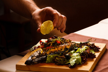 dressing backed fish with vegetables with lemon juice