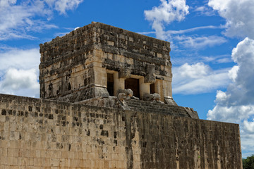 Fototapeta premium Chichen Itza - Jaguartempel - Mexiko