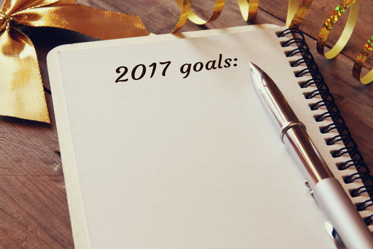 Top view 2017 goals list with notebook