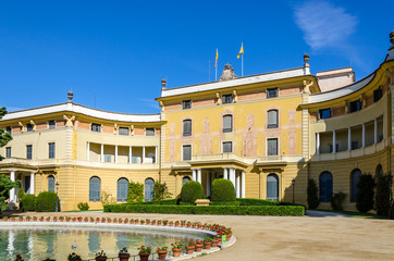 Obraz premium Lateral view on Pedralbes palace in Barcelona, Spain