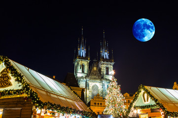 Fototapeta premium Christmas in Oldtown square (czech: Staromestske namesti) Prague, Czech Republic