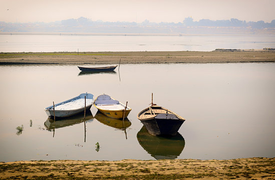 Boates in ganges in Allahabad, India
