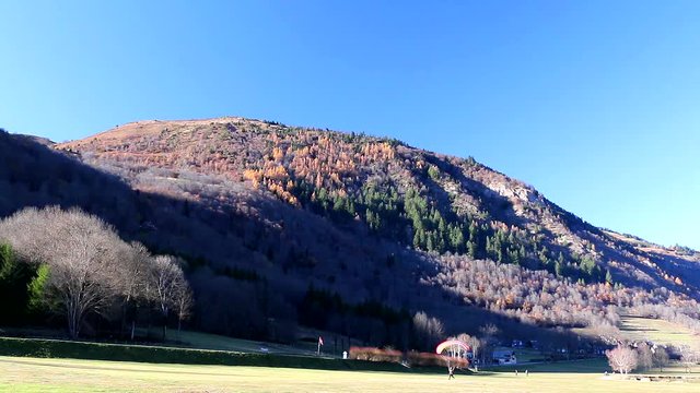Parapente et paysage en  montagne 
