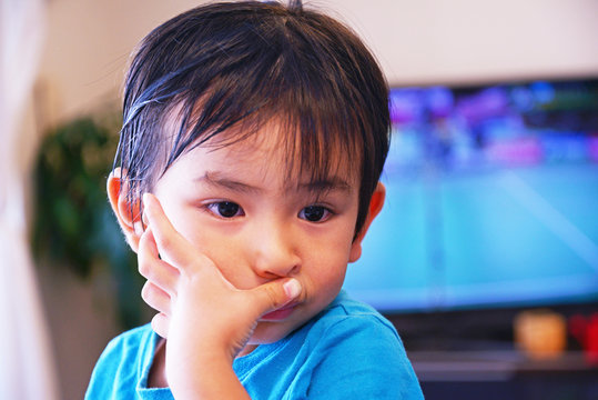 不機嫌な男の子