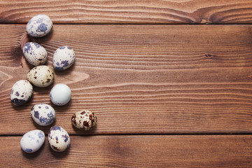Obraz na płótnie Canvas quail eggs on wooden background