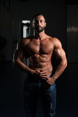 Fototapeta na wymiar Muscle Man Posing In Gym