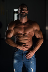 Obraz na płótnie Canvas Sexy Latin Man Posing In Gym