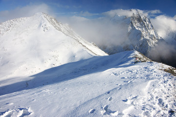 Obraz premium Snowy mountains landscape
