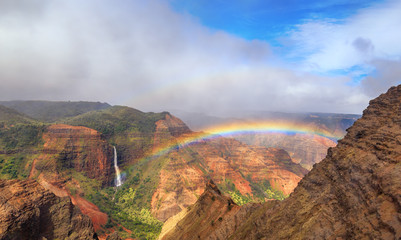 Rainbow over Waimea Canyon in Kauai, Hawaii - obrazy, fototapety, plakaty