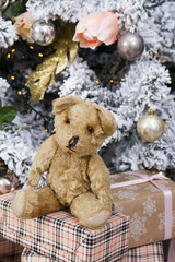  Christmas tree with toys and Christmas tree garland.