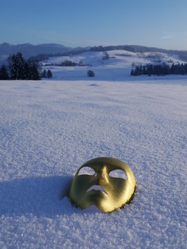 Gold Mask Snow