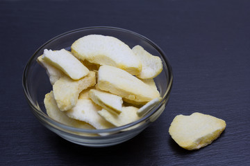 trozos de melocotón deshidratados