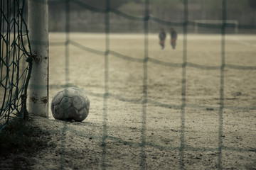 un balon en las redes de la porteria © teninopia