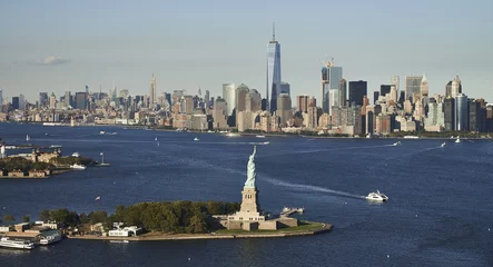 Papier Peint photo Lavable New York View on statue of liberty from helicopter
