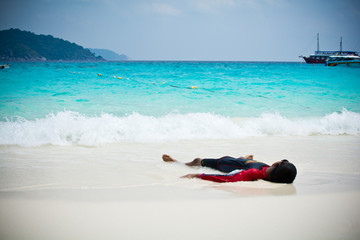 Fototapeta na wymiar laying down on beach