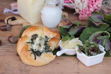 Bread baked spinach with cheese is delicious.