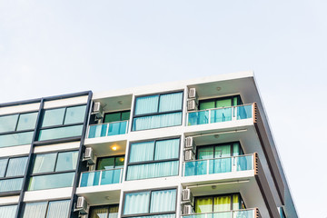 Obraz premium Modern loft condo apartment buildings uprisen view