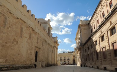 Fototapeta premium prospettiva su piazza barocca nel centro storico di Ortigia a Siracusa,Sicilia,Italia