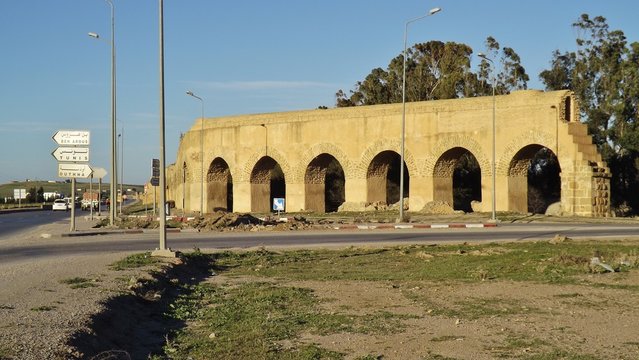 Remains of a Roman Aqueduct south of Tunis, Tunisia. The Hadrian Aqueduct was built 120-131 BC. The water pipe was appr. 70 km long and carried the water from Zaghouan to Carthage.