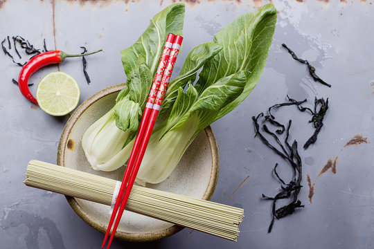 Japanese noodles with oriental vegetables