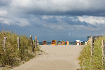 Obraz premium Dünenweg zum Strand in Heiligenhafen, Schleswig-Holstein