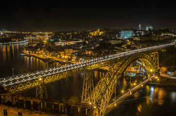 Fototapeta na wymiar Porto at night