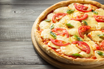 margarita pizza at wood