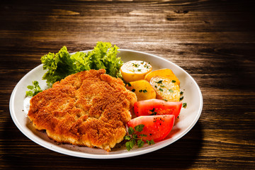 Fried pork chops and vegetable salad 