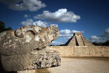 The Kukulkan Pyramid, aka El Castillo, in Ancient Mayan City Chichén Itzá. Yucatan, Mexico