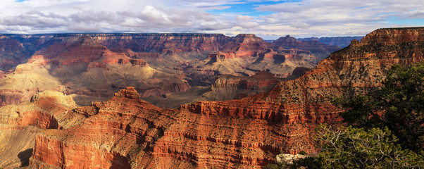Grand paysage de la rive sud du Grand Canyon, Arizona, États-Unis