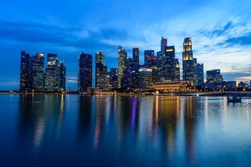 Fototapeta premium SINGAPORE - NOVEMBER 24, 2016: Downtown Urban landscape of Singa