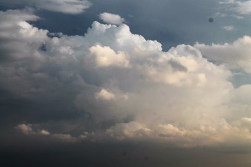 Fototapeta na wymiar gros nuages