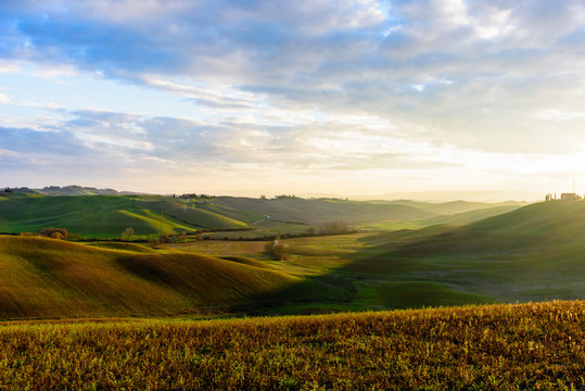 Scenic sunset in the tuscan countryside © Overburn