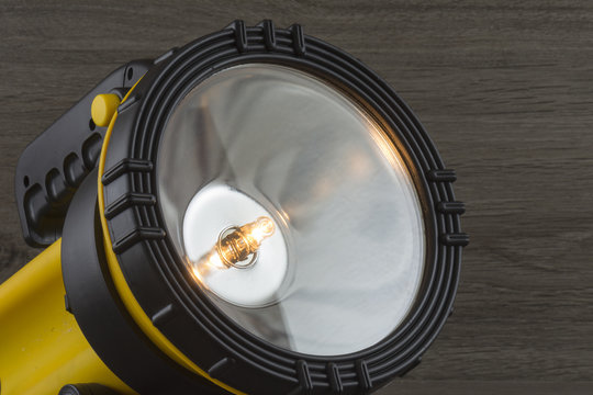 linterna hal&oacute;gena con bater&iacute;a rec&aacute;rgable