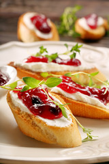 Toast with cottage cheese and cranberry jam