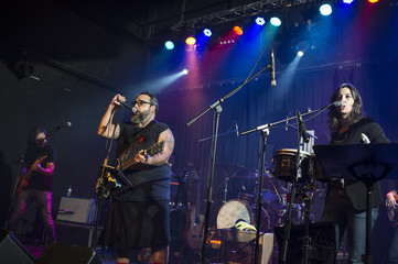 Rock and roll live group