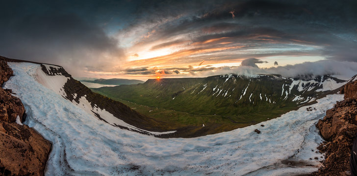 Mount Esja near Reykjav&iacute;k, Iceland