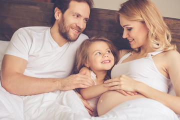 Obraz premium Happy family waiting for baby