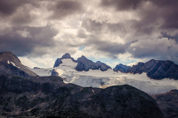 Fototapeta na wymiar Montagne innevate presso Dachstein in Austria
