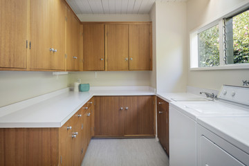 Wood Cabinets in Laundry Room / Design Ideas.