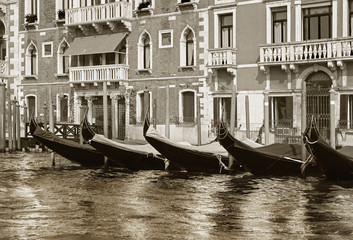 Fototapeta na wymiar Docked venetian gondolas