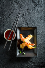 Golden shrimp in tempura with sweet and sour sauce