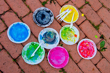 plates with colored tint