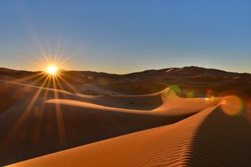 Fototapeta na wymiar Amanecer en el Desierto