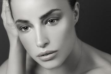 woman beauty portrait in black and white
