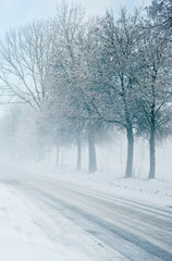 Zima śnieg. Warunki drogowe