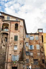Fototapeta na wymiar narrow street and old houses in Siena